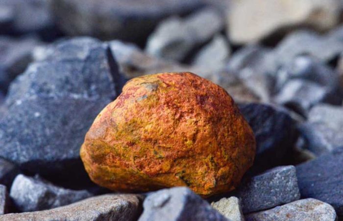 سنگ آهن چیست