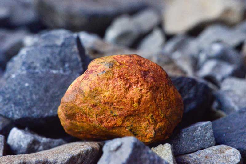 سنگ آهن چیست